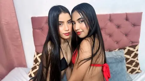 KaryeAndHanah's live cam